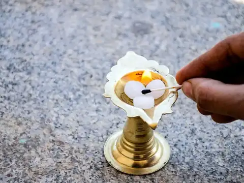 Sacred Smoke of Camphor (Kapur)