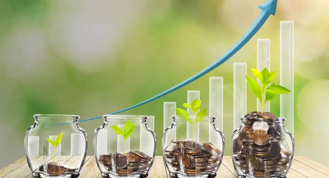 These large- mid- and small-cap stocks have an upside potential of up to 31% in 1 year, according to analy