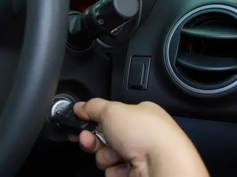 Turn off the engine at long red lights