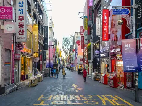 Korean dining culture may feel different