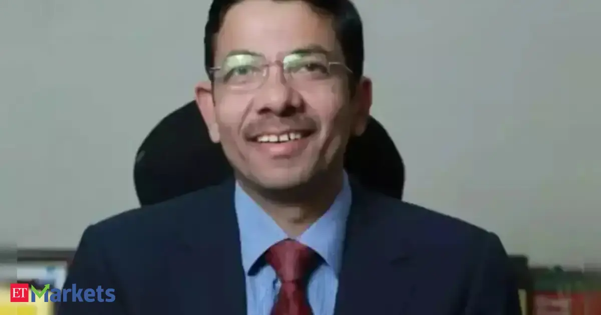 If oil stays above $100/ barrel and RBI stops managing volatility, Re would be 102 against dollar: Naveen Mathur