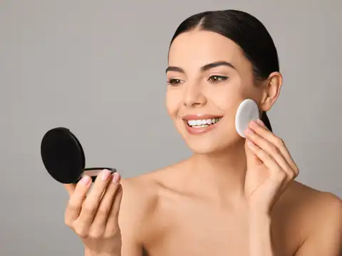 His simple compact powder trick