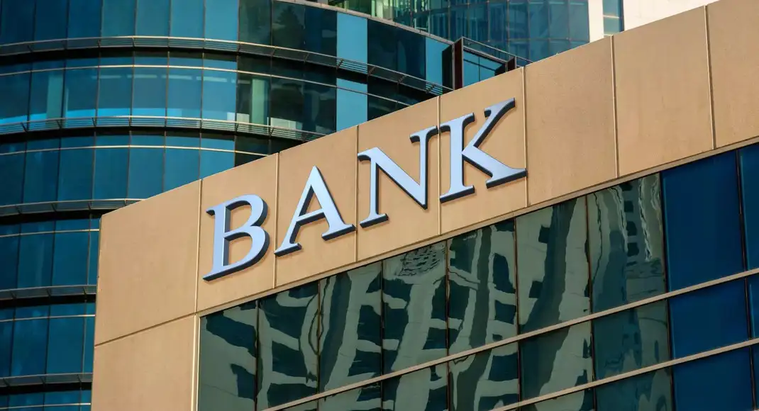These 6 banking stocks have an upside potential of up to 30% in 1 year, according to analysts