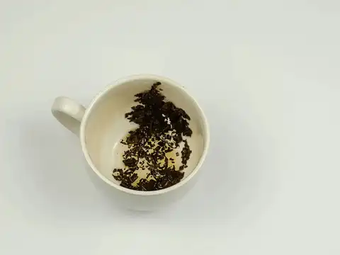 Don&rsquo;t pour leftover tea or coffee into the pot