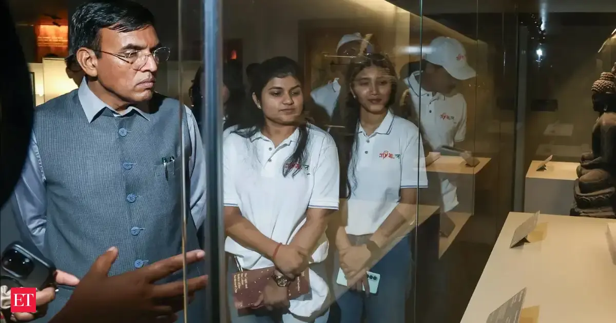 https://img.etimg.com/thumb/msid-131242384,width-1200,height-630,imgsize-124776,overlay-economictimes/articleshow.jpg