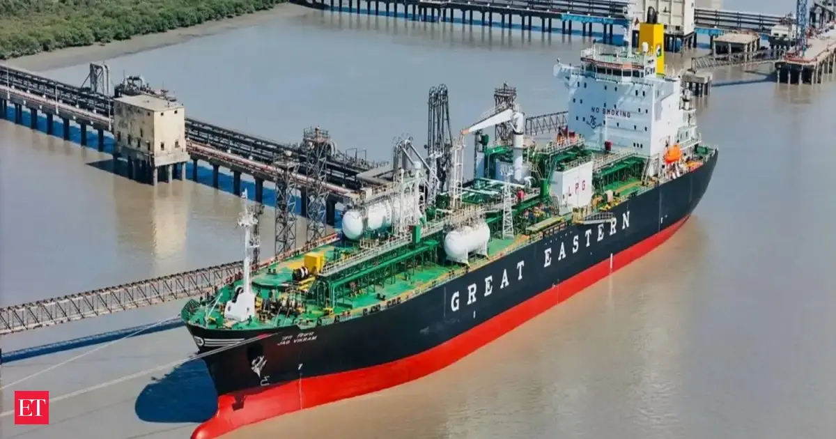 Crude oil prices could hit $200 per barrel if Strait of Hormuz remains closed