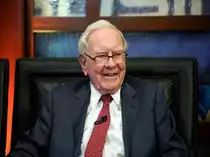 Warren Buffett sits on $400 bn cash as Michael Burry warns of AI bubble. Is a massive market crash coming?