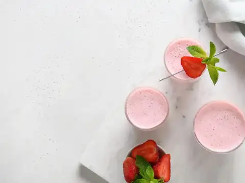 Strawberry curd shake
