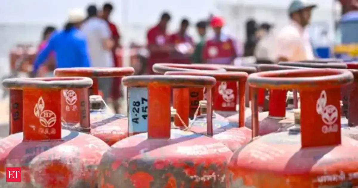 India bars piped natural gas customers from buying LPG cylinders, order shows