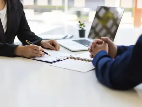 What does Rule 185 of the New Labour Code say?