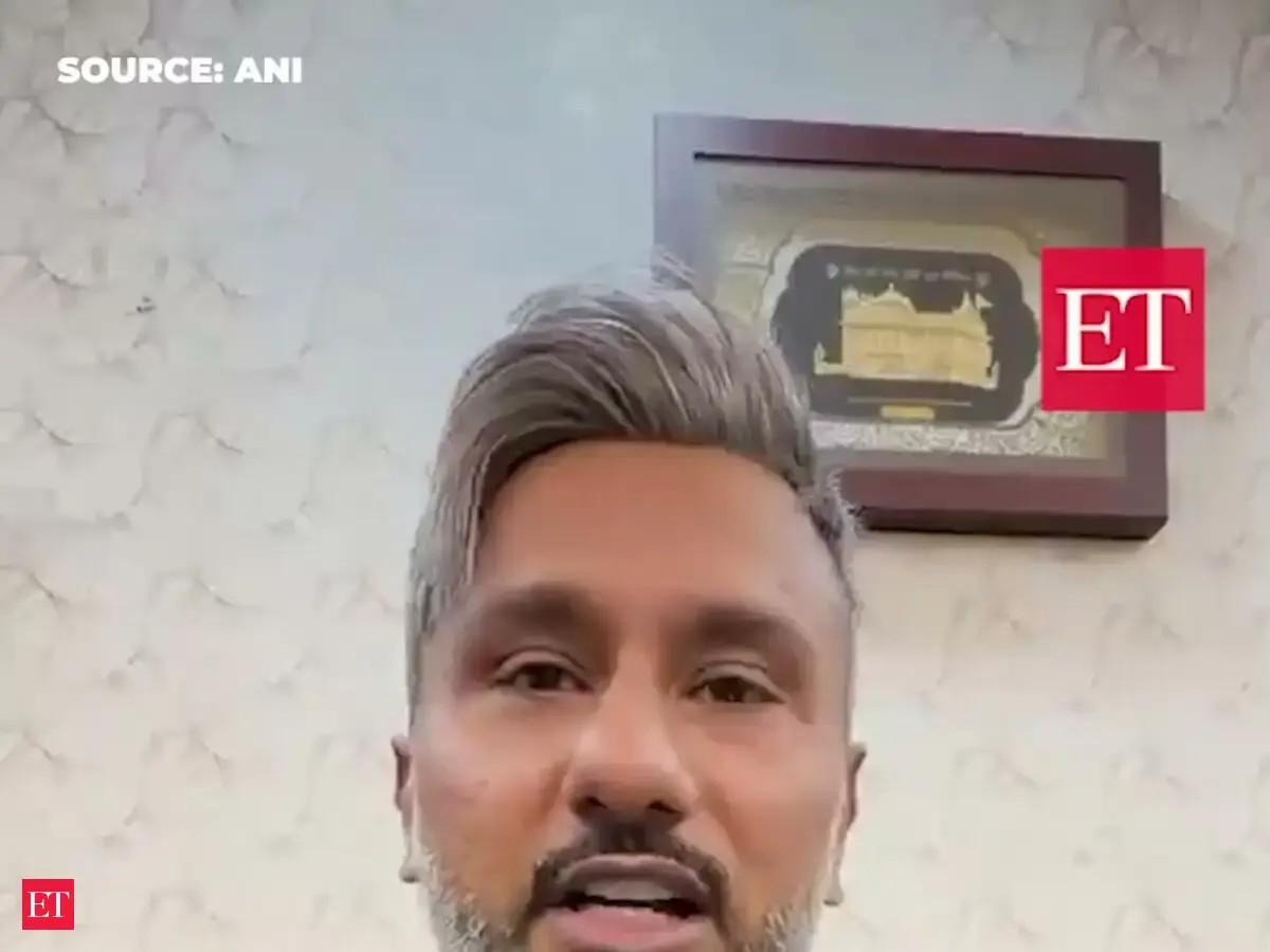 https://img.etimg.com/thumb/msid-131324635,width-1200,height-900,overlay-economictimes/news/short-videos/tarun-chugh-urges-yo-yo-honey-singh-to-inspire-punjab-youth-to-say-no-to-drugs.jpg