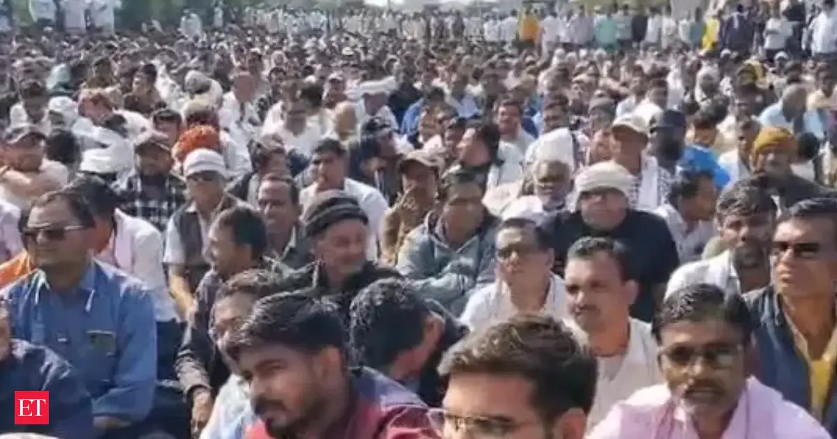 Onion farmers stage protest against government's procurement prices in Nashik, block Mumbai - Agra National highway