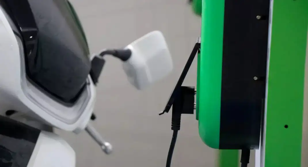This auto empire 'Built by family' faces the EV 'test'.