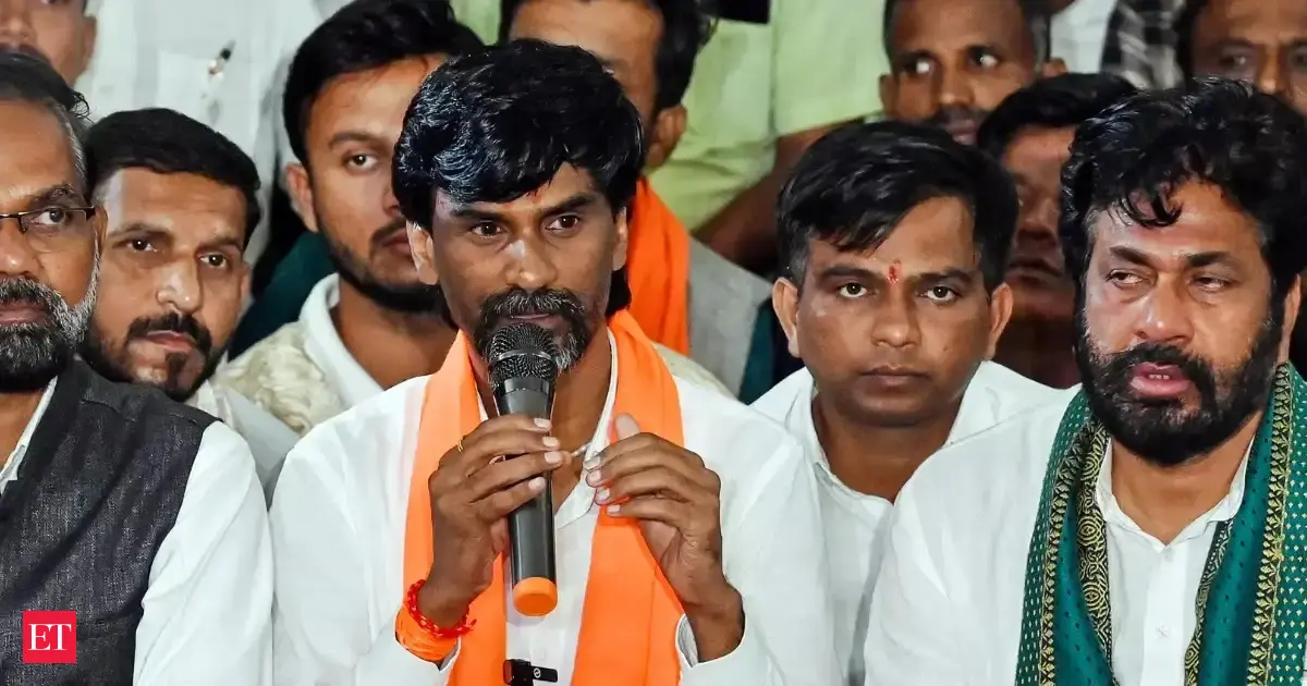 Maratha quota: Jarange sits on indefinite fast under scorching sun, turns up heat on govt