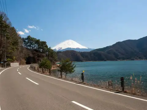 Tokyo to Hakone &ndash; Lakes, Hot Springs and Fuji Views