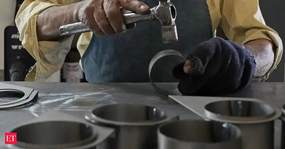 India's industrial output in April at 4.9% under new series, manufacturing output grows 6.2%
