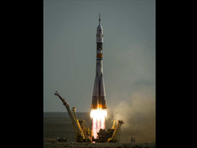 Soyuz TMA-04M rocket launches