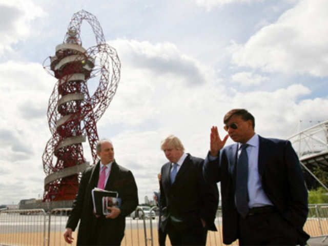 Chairman & CEO of ArcelorMittal Lakshmi Mittal with London Mayor Boris  Johnson - Eiffel or eyesore? Anish Kapoor defends London's 'awkward'  Olympic tower | The Economic Times