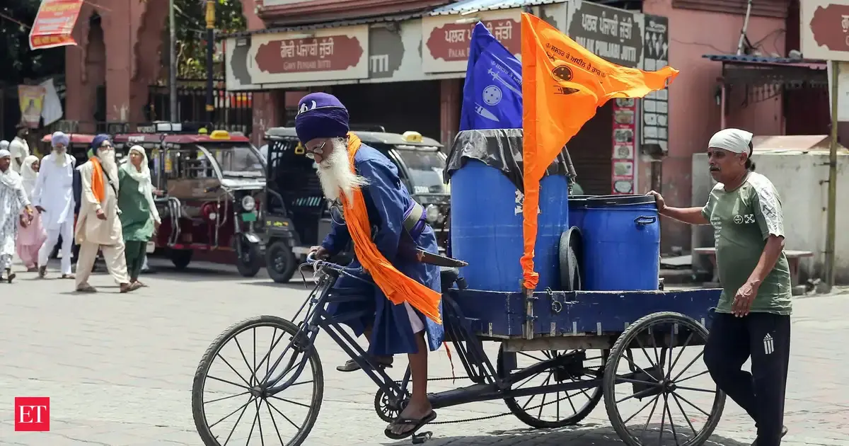 Nihang Sikhs impose symbolic 'Khalsa tax' on HP vehicles at Punjab border point