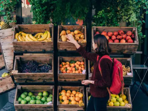 ​Skipping seasonal fruits and fiber-rich foods​