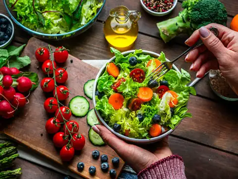 ​Consuming raw salads without proper washing​