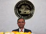 Central bank turns piper to draw in foreign capital; leaves repo rate at 5.25, keeps stance neutral