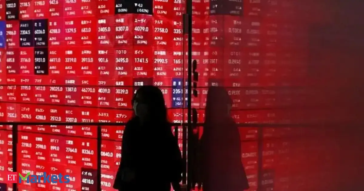 Hong Kong and Mainland China Stocks Decline Amid Global Tech Selloff