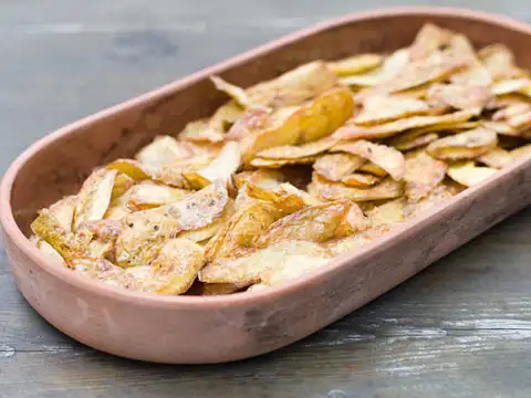 ​Crispy potato peel chips​