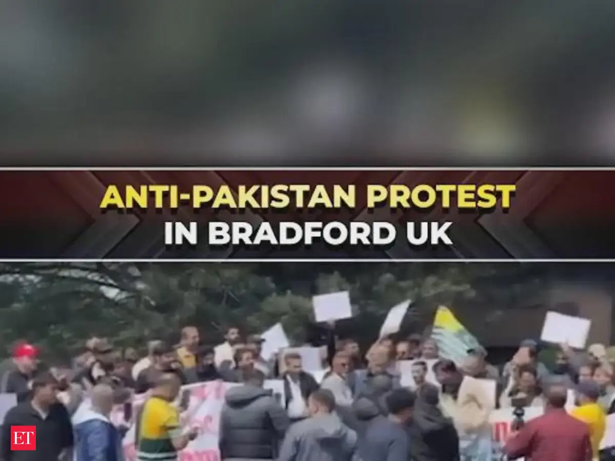 Anti-Pakistan protest held outside Pakistani Consu