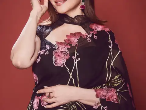 ​Stylish blouse adds glam