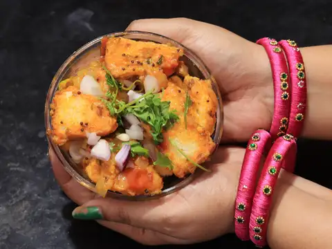 Make crispy bread upma