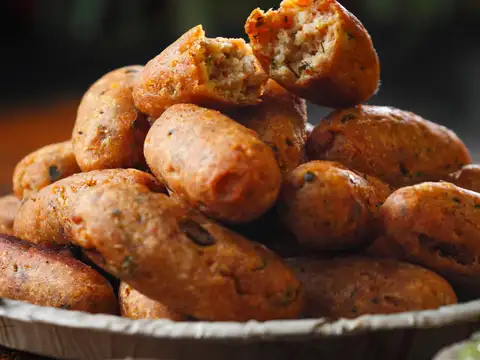 Make savoury bread rolls