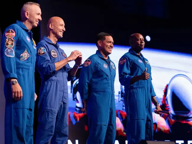 NASA's Artemis III crew: A test pilot, an Italian, a record-holder and ...