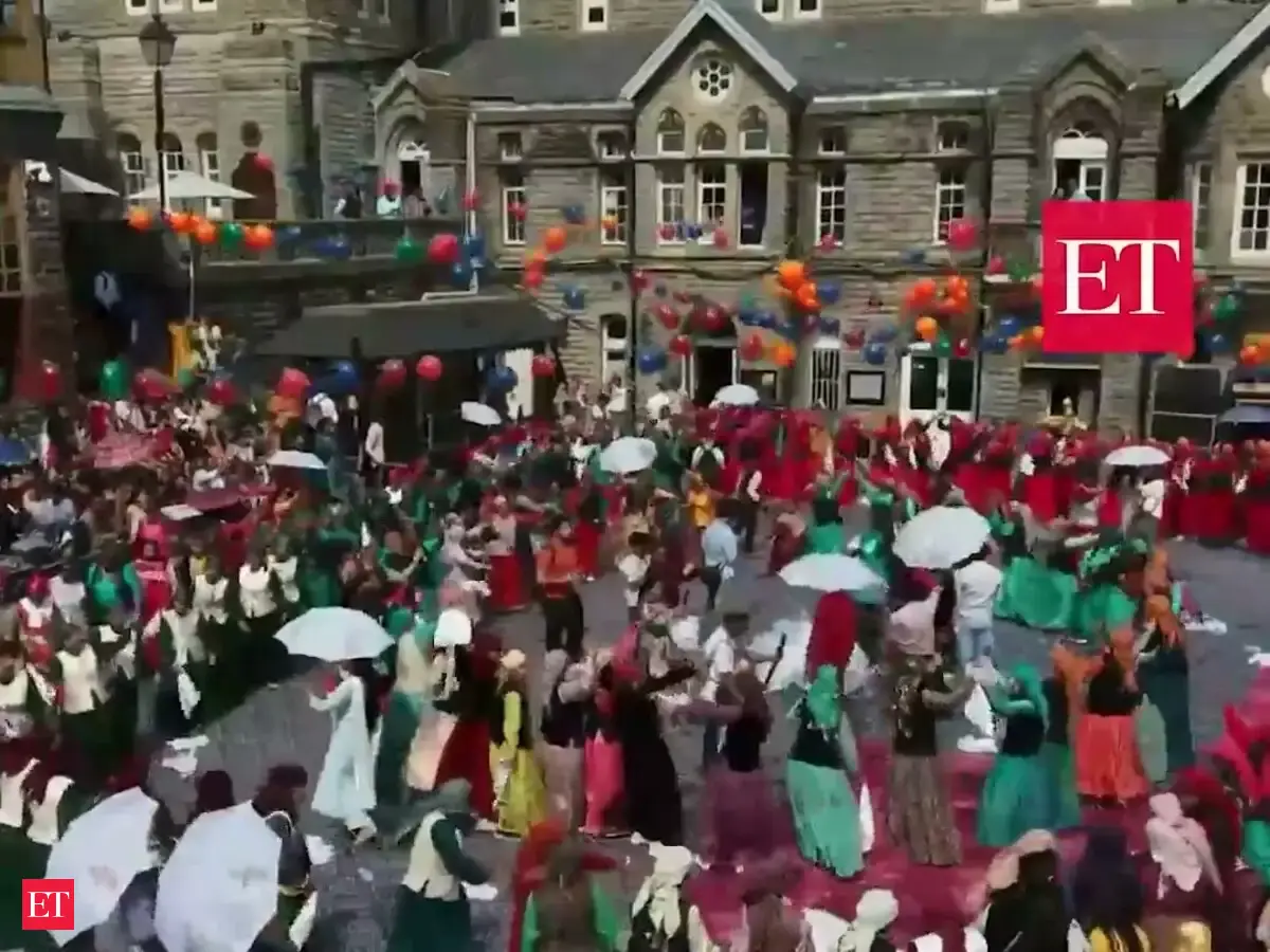 Watch: Maha Natti folk dance by 300 women at Shimla Summer F