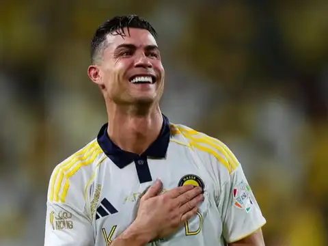 Cristiano Ronaldo (293 million dollars)