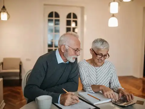 Conservative retirement plan: Lower risk, steadier income
