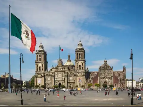 Explore the Historic Centre and Z&oacute;calo