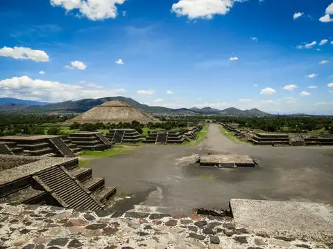 Take a day trip to Teotihuac&aacute;n