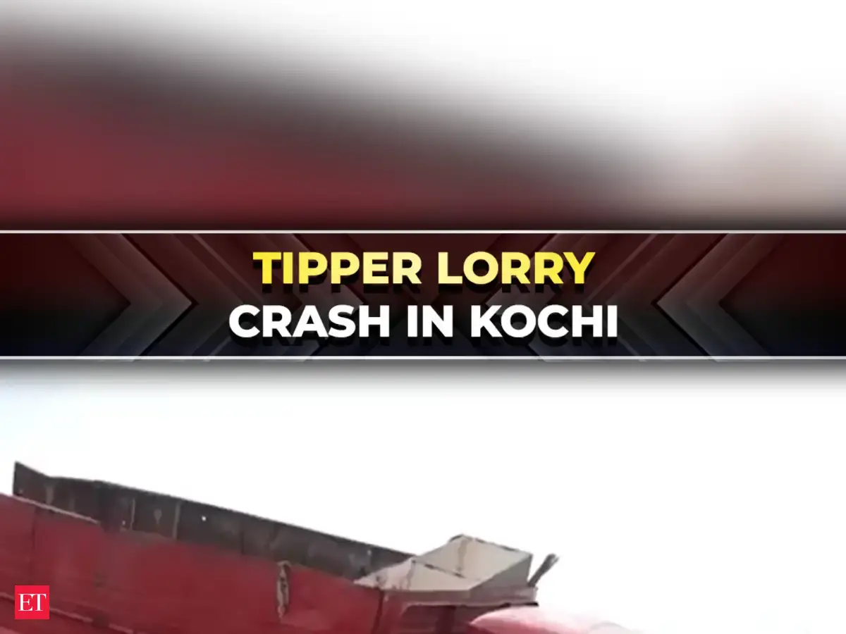 Kochi: Tipper Lorry Crashes Into Kundannoor-Thevara Bridge R