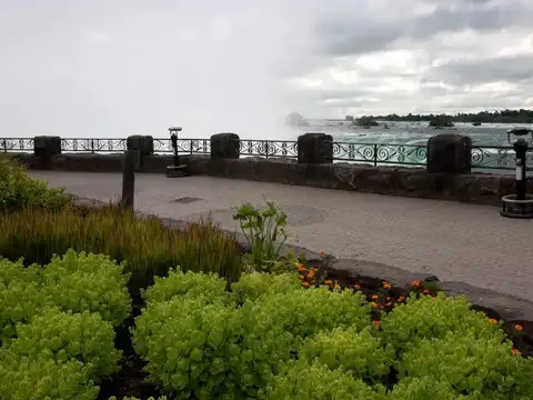 Explore Niagara Parks and Floral Displays