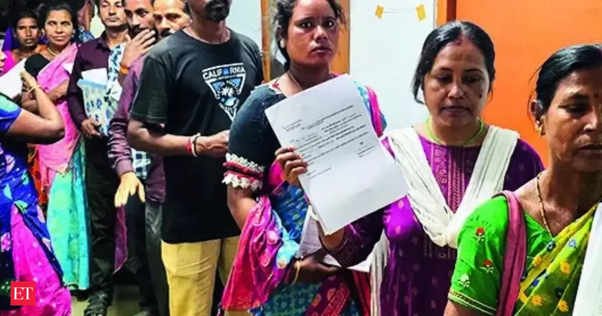 SC says 75-year-old lawyer 'prima facie entitled' to be on Bengal voter roll after SIR exclusion