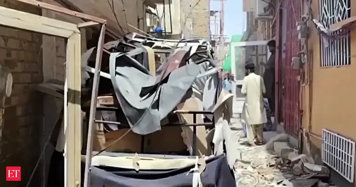 Twin roadside explosions in Pakistan kill 7 
