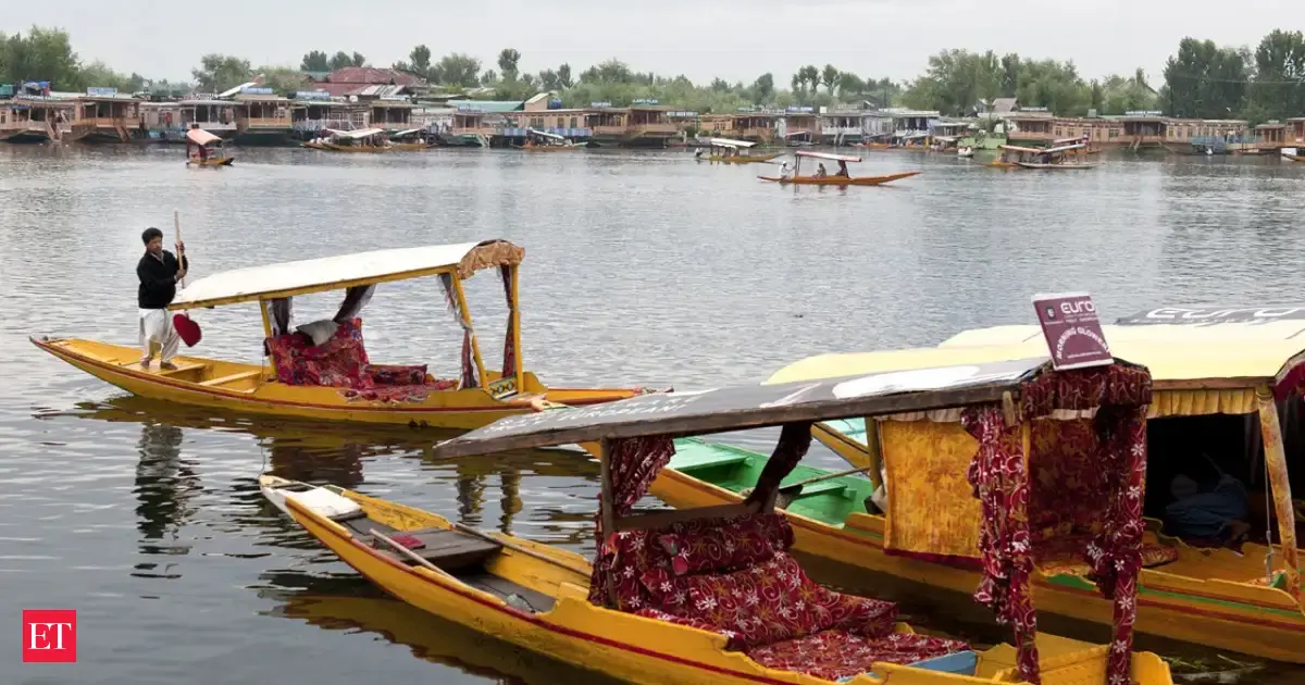 Kashmir tourism boom: Vande Bharat, road trips fuel surge in short stays