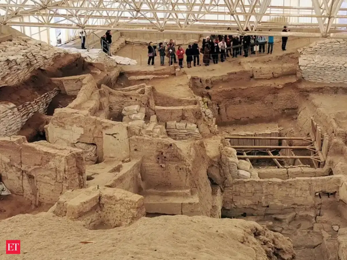 Daughters stayed home, sons left: That was the rule in a 9,000-year-old Turkish village, says a 2025 Science paper that sequenced 131 ancient skeletons