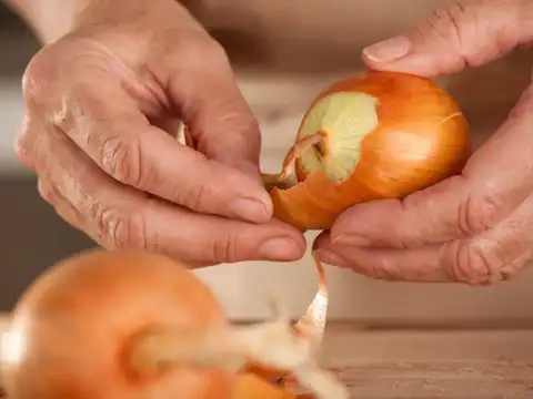 Make A Natural Dye For Fabric And Eggs
