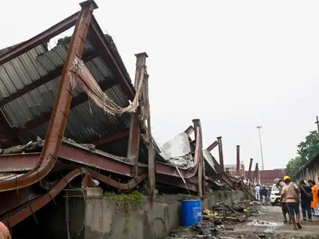 3 dead, 21 rescued after under-construction warehouse collapses in ...