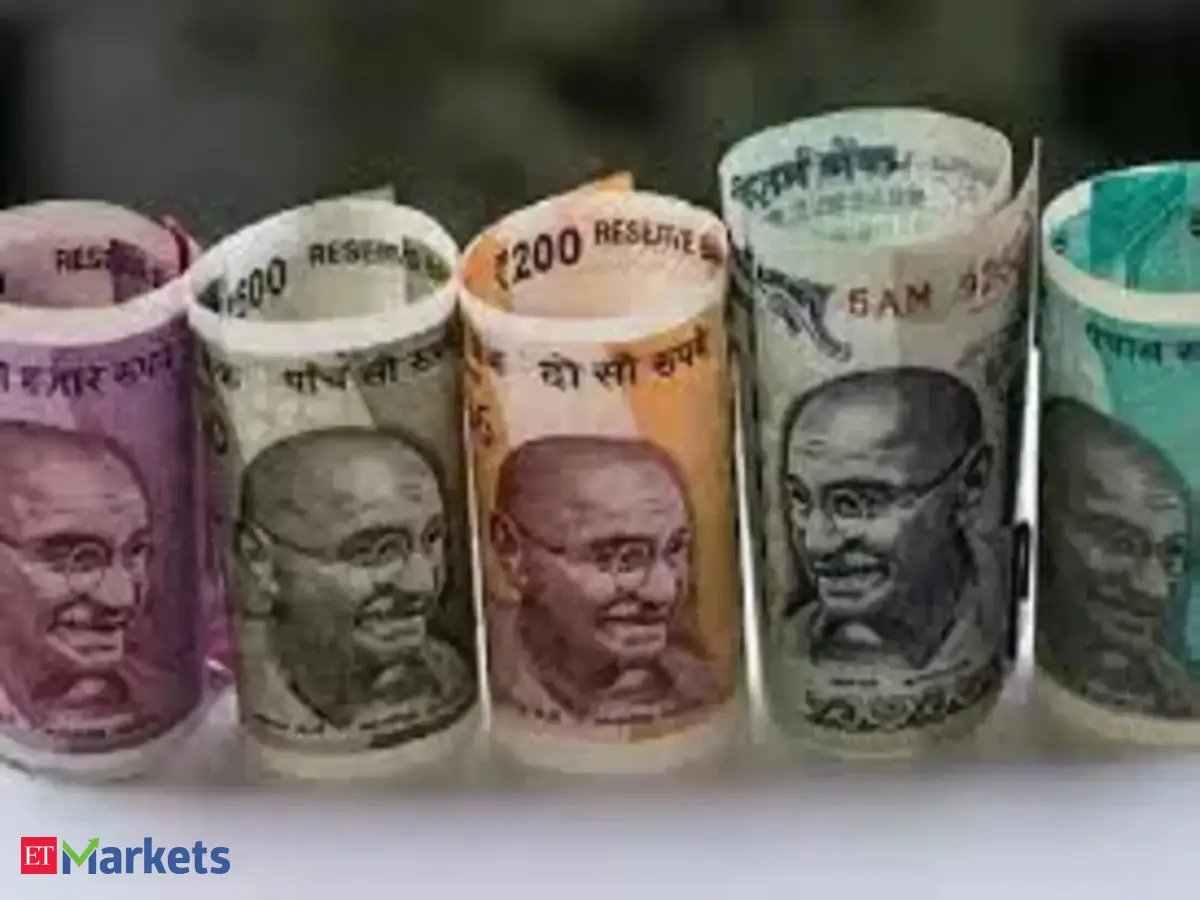 Rupee bounces from day's low on RBI support
