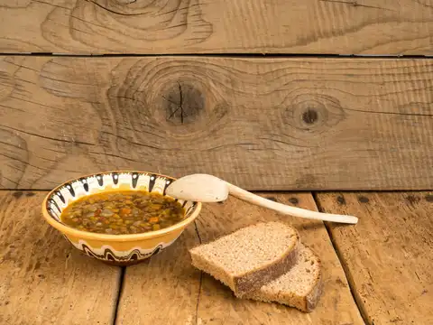 Lentil Soup with Brown Bread