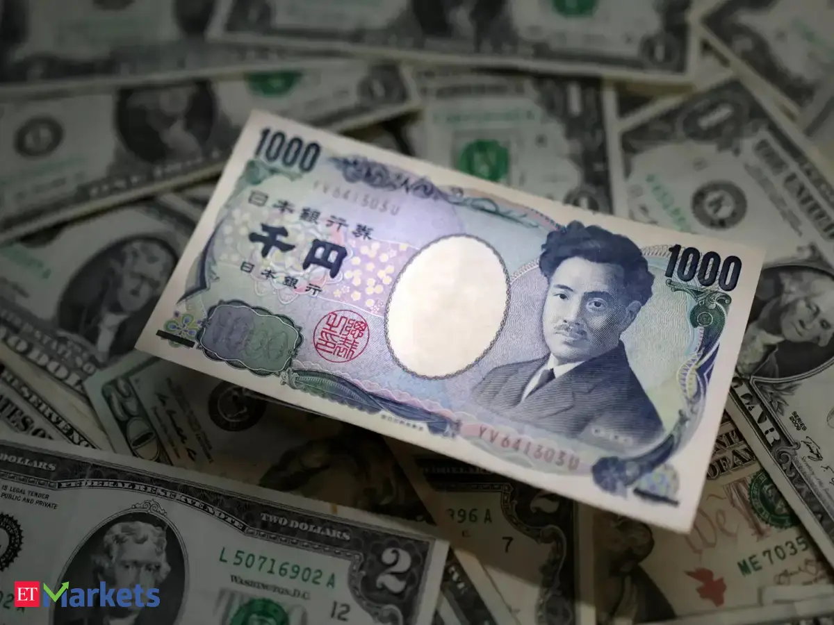 Yen wobbles near 40-year low as dollar pauses for breath