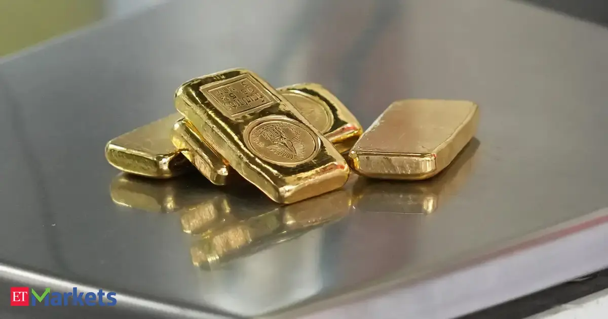 Gold heads for fourth weekly loss amid Fed rate hike expectations